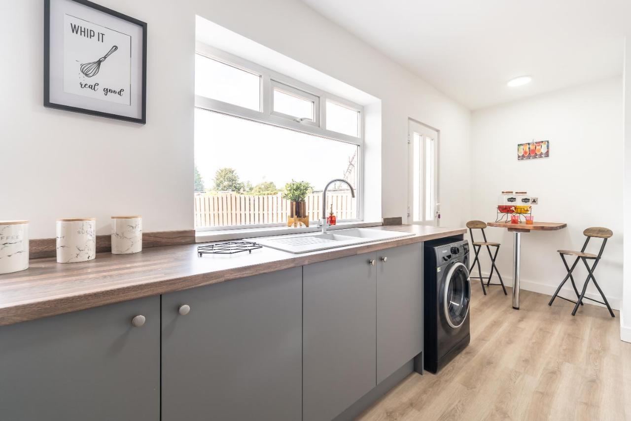 Aseda 4 Bedroom Private Parking, Game Zone -Pool Table, Garden Home Kingston upon Hull Buitenkant foto