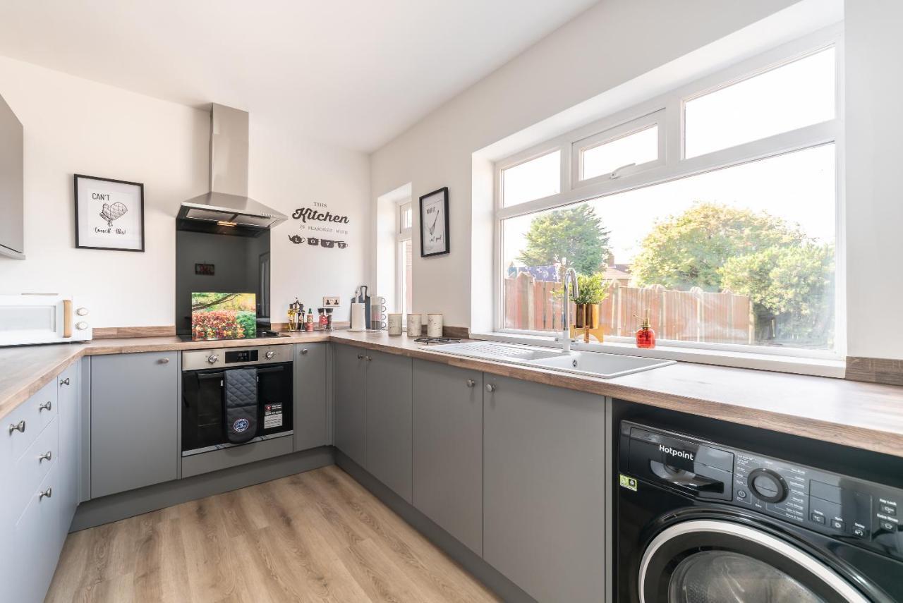 Aseda 4 Bedroom Private Parking, Game Zone -Pool Table, Garden Home Kingston upon Hull Buitenkant foto