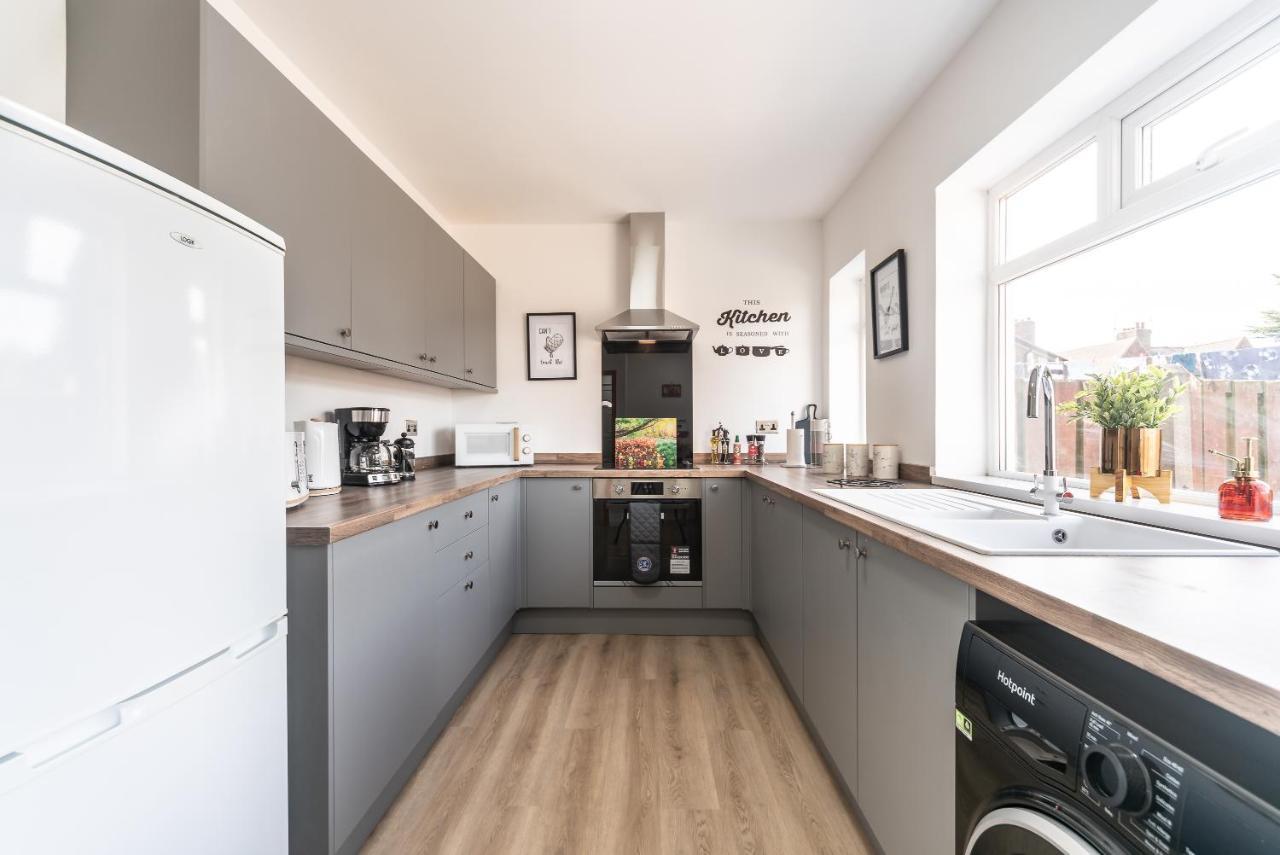 Aseda 4 Bedroom Private Parking, Game Zone -Pool Table, Garden Home Kingston upon Hull Buitenkant foto